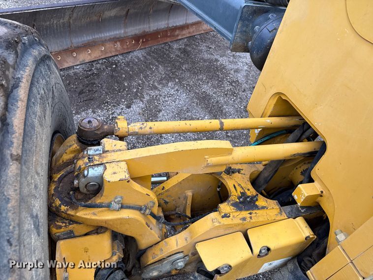 image for item ND9441 2010 John Deere 872GP motor grader