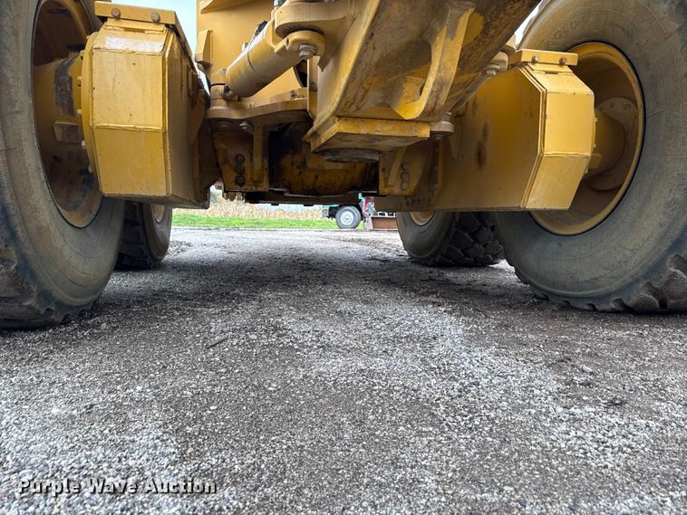 image for item ND9441 2010 John Deere 872GP motor grader