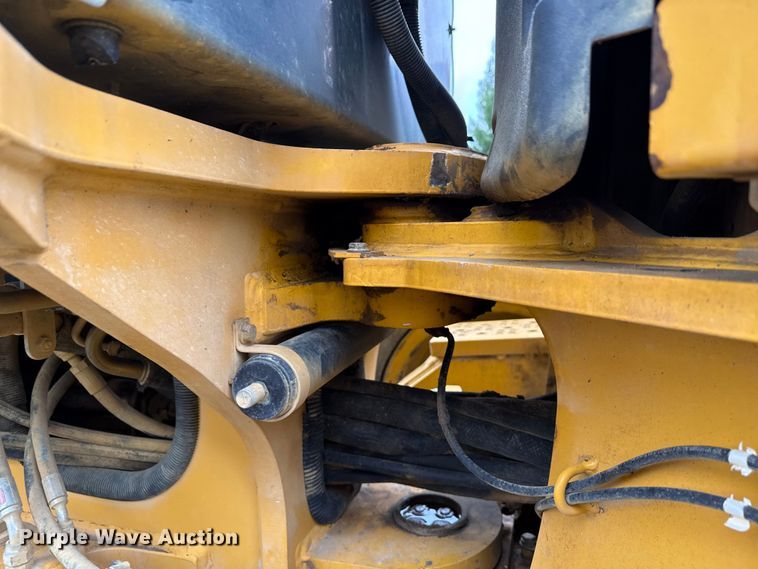 image for item ND9441 2010 John Deere 872GP motor grader