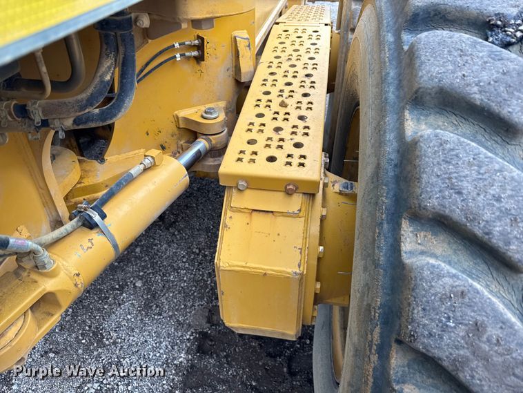 image for item ND9441 2010 John Deere 872GP motor grader