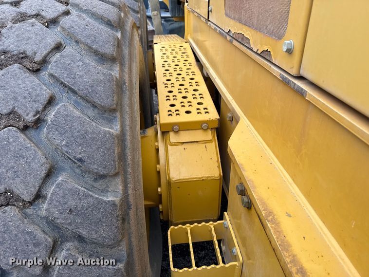 image for item ND9441 2010 John Deere 872GP motor grader