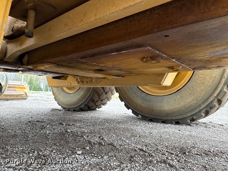 image for item ND9441 2010 John Deere 872GP motor grader