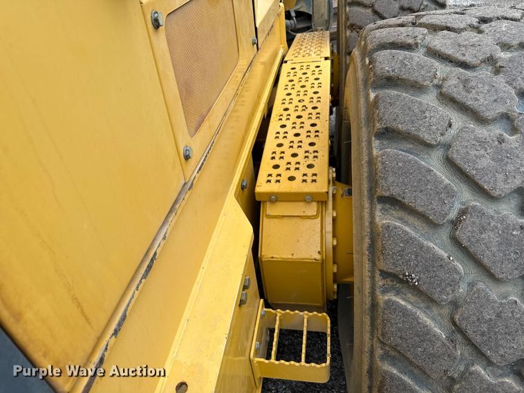 image for item ND9441 2010 John Deere 872GP motor grader