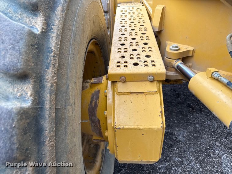 image for item ND9441 2010 John Deere 872GP motor grader