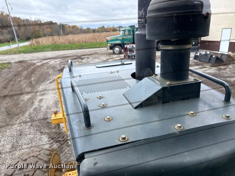 image for item ND9441 2010 John Deere 872GP motor grader