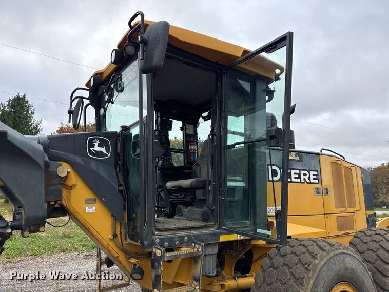 image for item ND9441 2010 John Deere 872GP motor grader