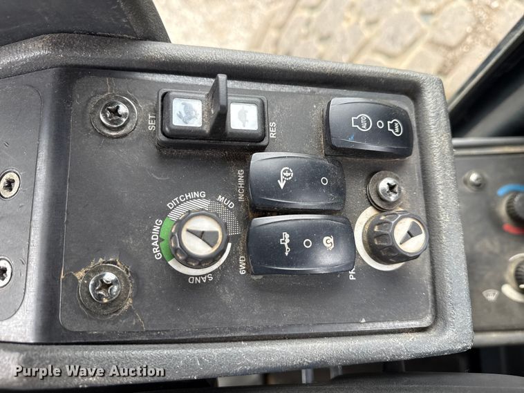 image for item ND9441 2010 John Deere 872GP motor grader