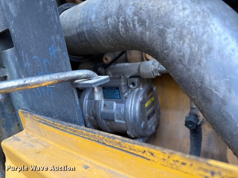 image for item ND9441 2010 John Deere 872GP motor grader