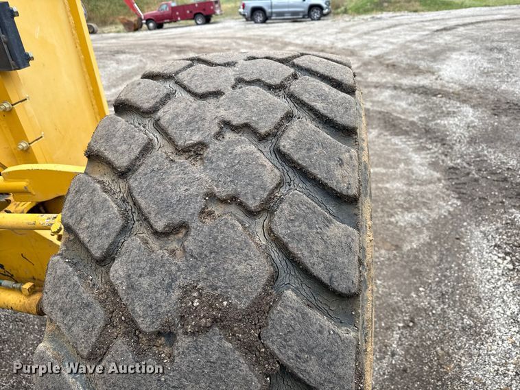 image for item ND9441 2010 John Deere 872GP motor grader