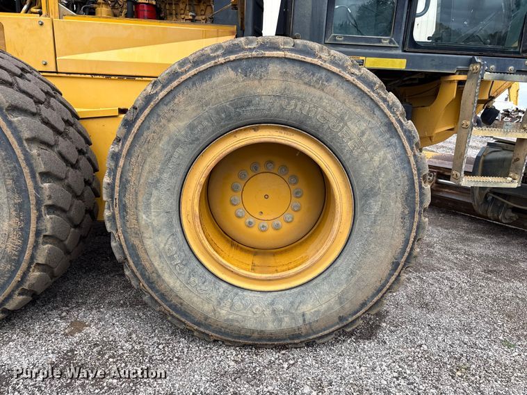 image for item ND9441 2010 John Deere 872GP motor grader