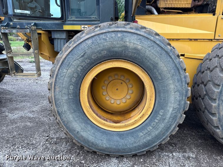 image for item ND9441 2010 John Deere 872GP motor grader