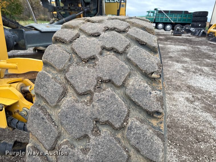 image for item ND9441 2010 John Deere 872GP motor grader