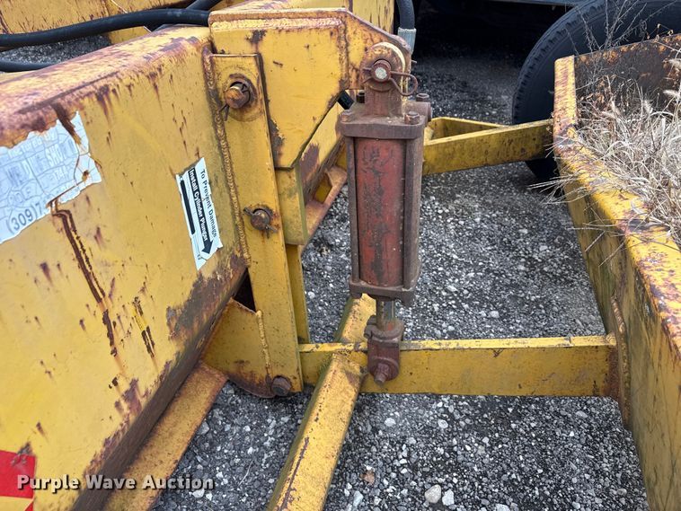 image for item ND9442 Kuntz box scraper