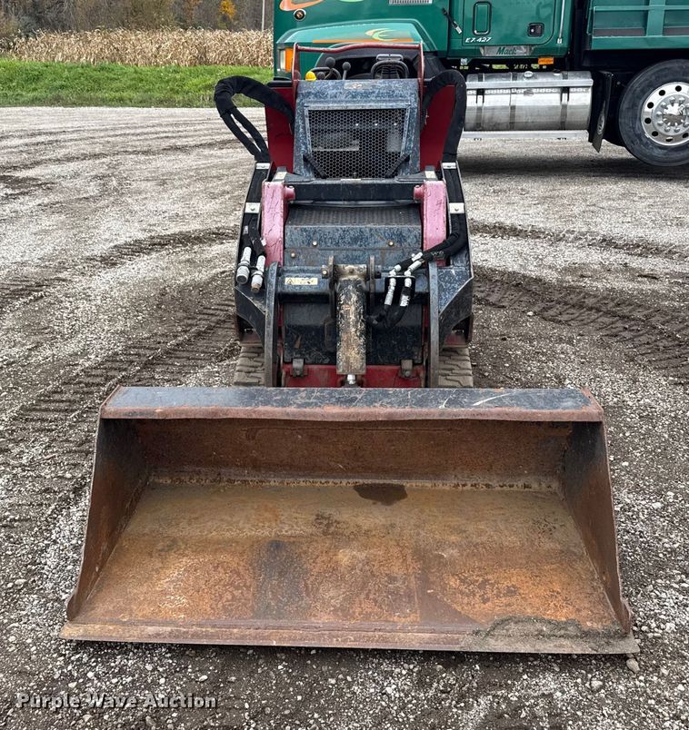MINI CARGADOR SOBRE ORUGAS COMPACTO TORO DINGO22327
