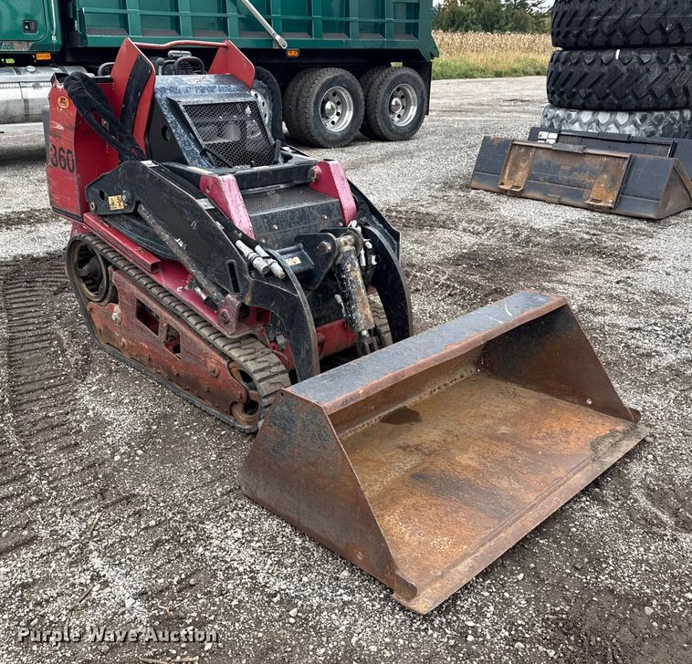 MINI CARGADOR SOBRE ORUGAS COMPACTO TORO DINGO22327