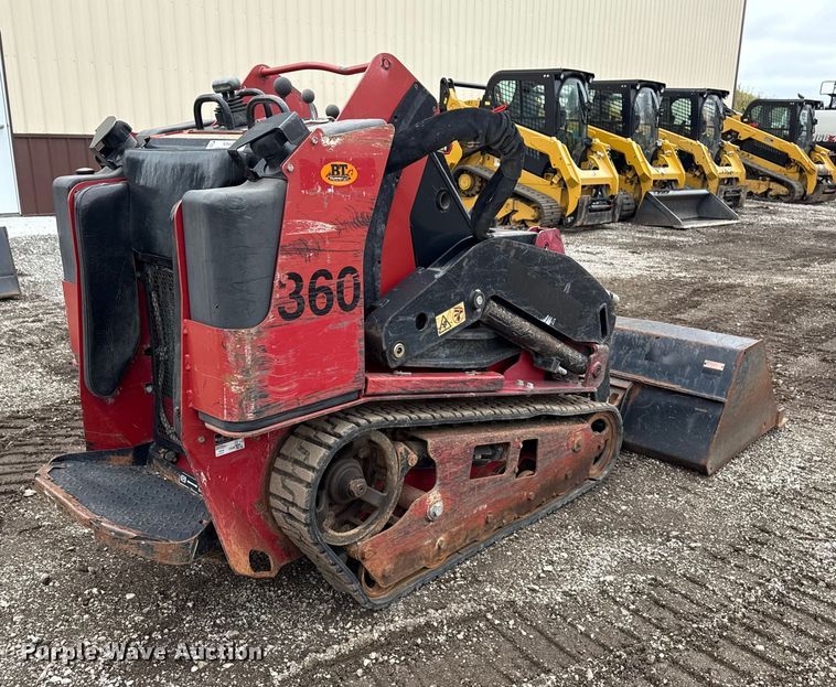 MINI CARGADOR SOBRE ORUGAS COMPACTO TORO DINGO22327