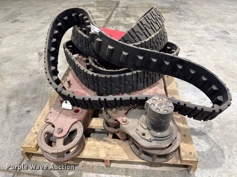 image for item ND9443 2017 Toro Dingo 22327 compact utility loader