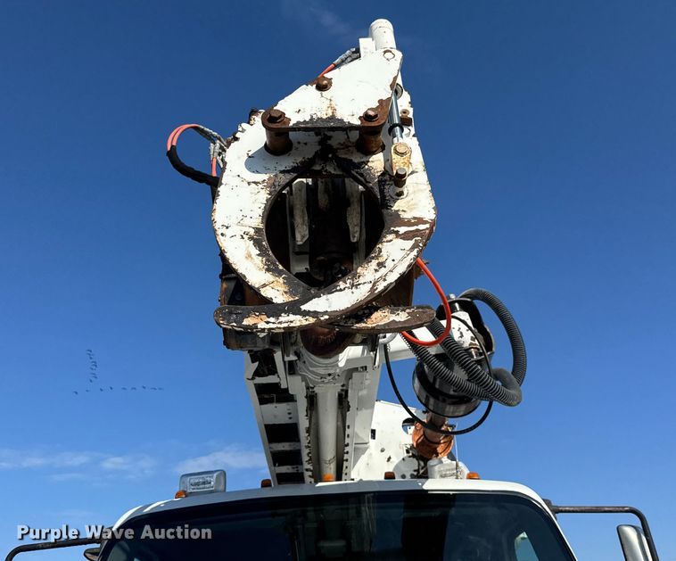 image for item NU9704 2011 Freightliner Business Class M2 digger derrick truck