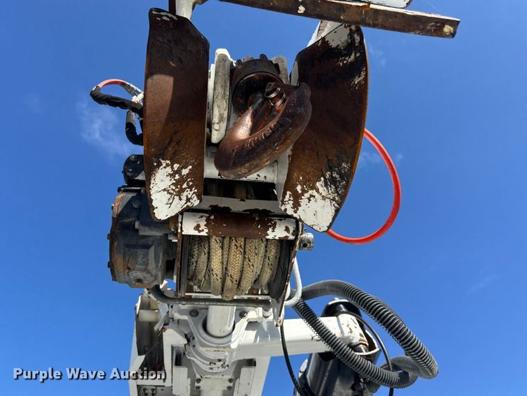 image for item NU9704 2011 Freightliner Business Class M2 digger derrick truck