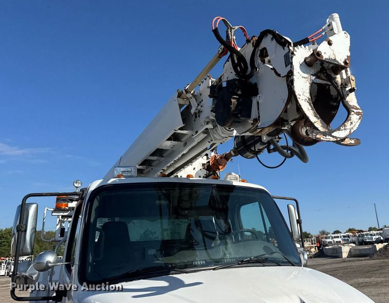 image for item NU9704 2011 Freightliner Business Class M2 digger derrick truck