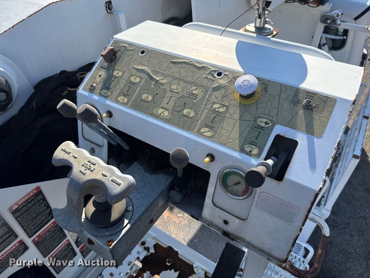 image for item NU9704 2011 Freightliner Business Class M2 digger derrick truck