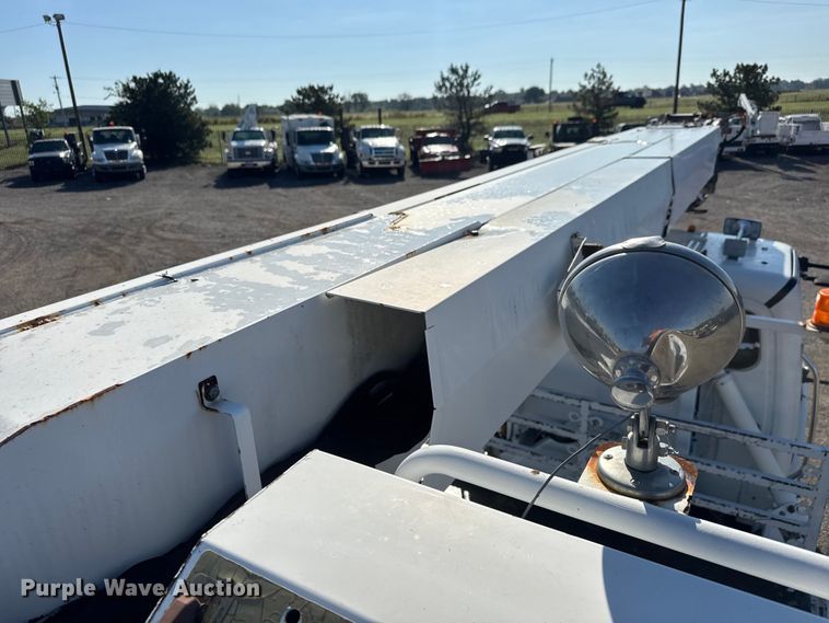 image for item NU9704 2011 Freightliner Business Class M2 digger derrick truck