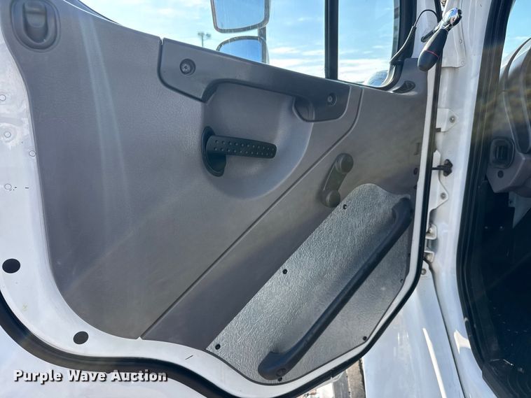 image for item NU9704 2011 Freightliner Business Class M2 digger derrick truck