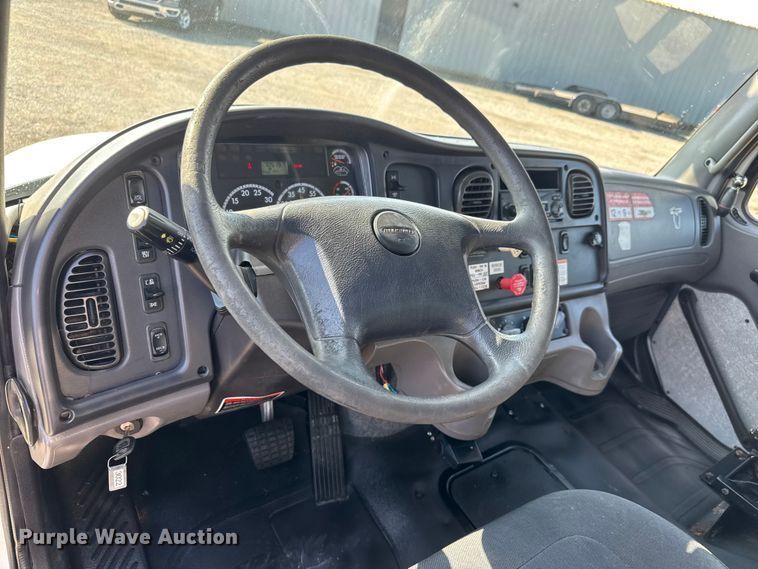 image for item NU9704 2011 Freightliner Business Class M2 digger derrick truck