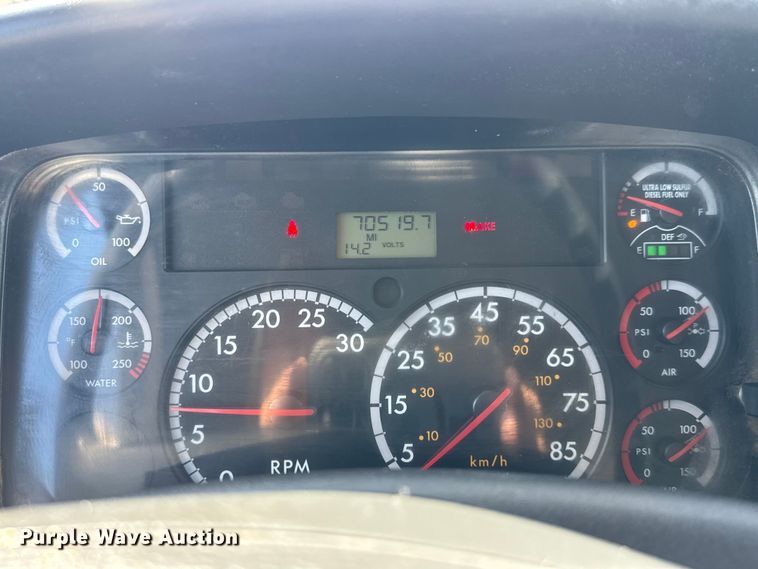 image for item NU9704 2011 Freightliner Business Class M2 digger derrick truck