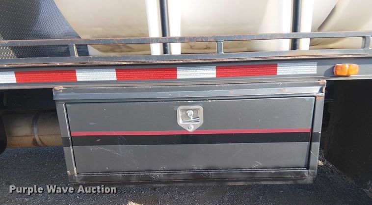 image for item NU9739 1993 Chevrolet Kodiak C7 flatbed truck