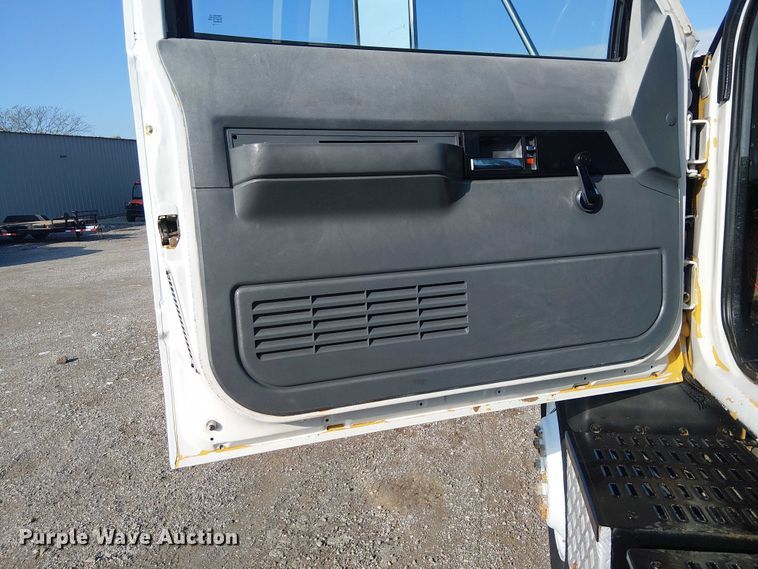 image for item NU9739 1993 Chevrolet Kodiak C7 flatbed truck