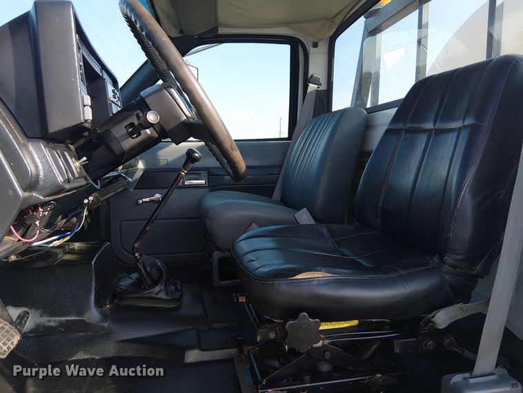 image for item NU9739 1993 Chevrolet Kodiak C7 flatbed truck