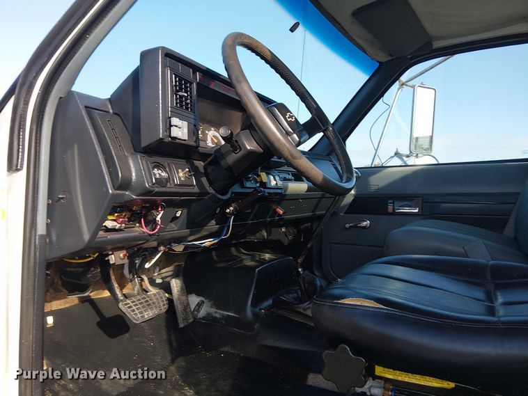 image for item NU9739 1993 Chevrolet Kodiak C7 flatbed truck