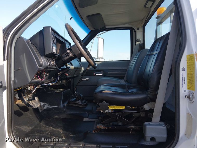 image for item NU9739 1993 Chevrolet Kodiak C7 flatbed truck