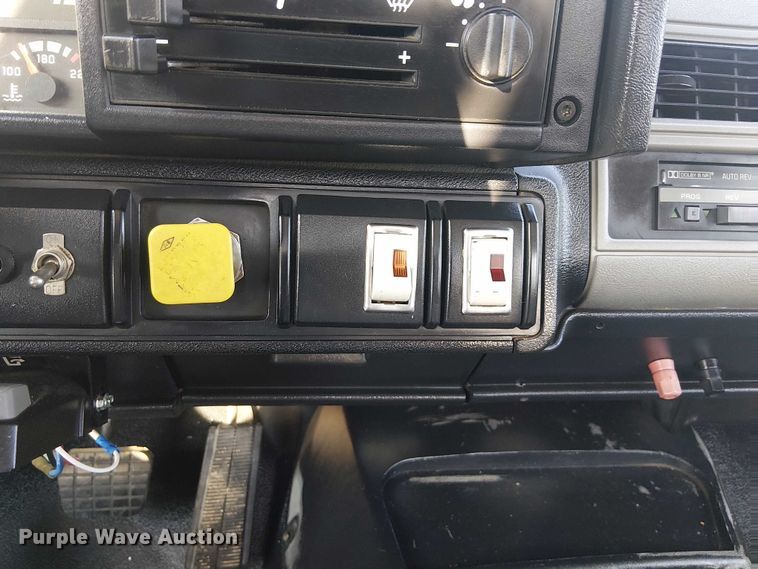 image for item NU9739 1993 Chevrolet Kodiak C7 flatbed truck