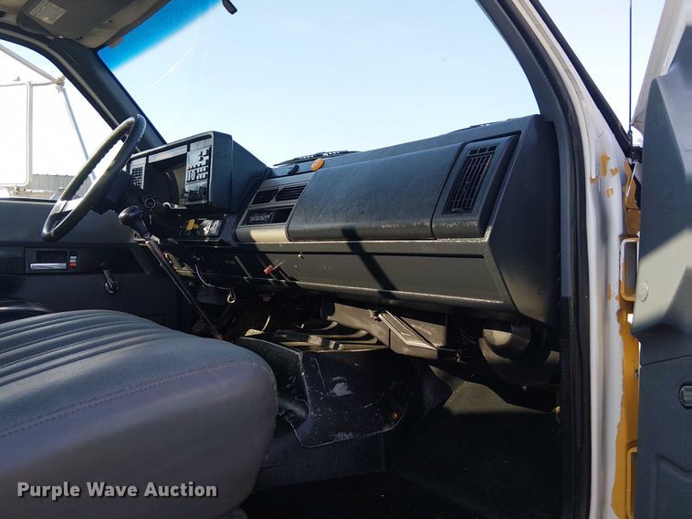 image for item NU9739 1993 Chevrolet Kodiak C7 flatbed truck