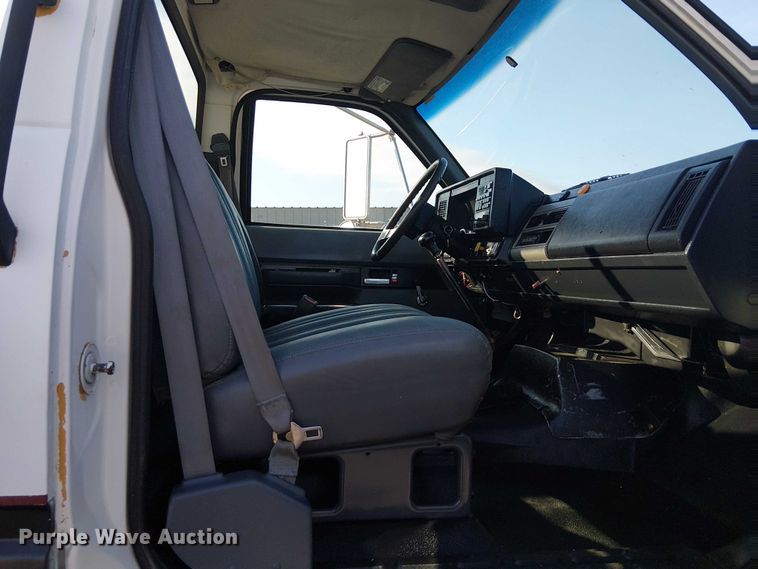 image for item NU9739 1993 Chevrolet Kodiak C7 flatbed truck