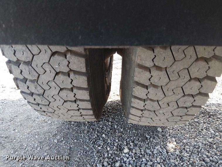 image for item NU9739 1993 Chevrolet Kodiak C7 flatbed truck