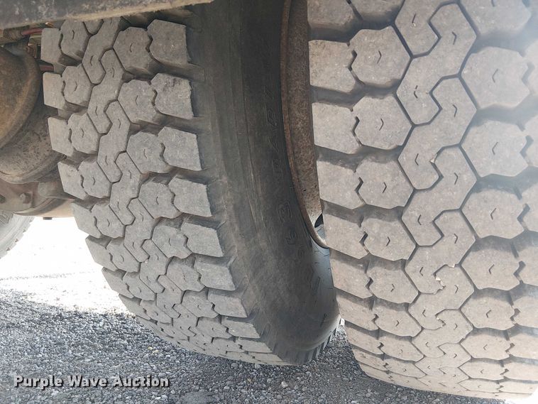 image for item NU9739 1993 Chevrolet Kodiak C7 flatbed truck