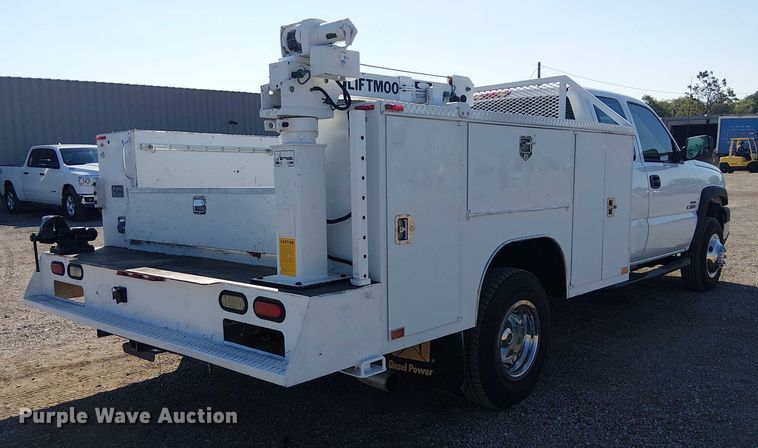 image for item NU9752 2006 Chevrolet Silverado 3500 Ext. Cab utility bed pickup truck