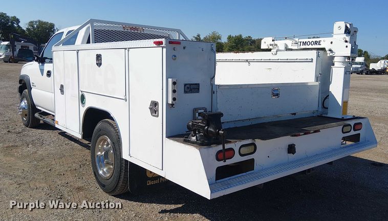 image for item NU9752 2006 Chevrolet Silverado 3500 Ext. Cab utility bed pickup truck