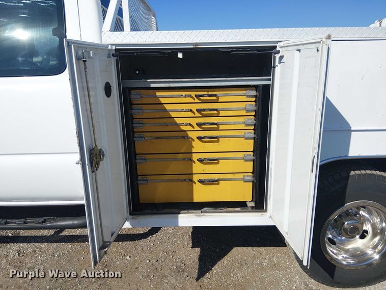 image for item NU9752 2006 Chevrolet Silverado 3500 Ext. Cab utility bed pickup truck