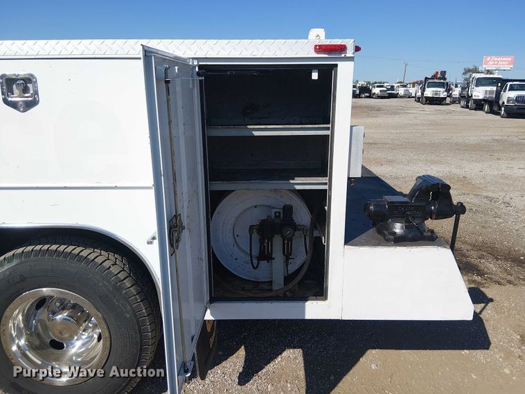 image for item NU9752 2006 Chevrolet Silverado 3500 Ext. Cab utility bed pickup truck