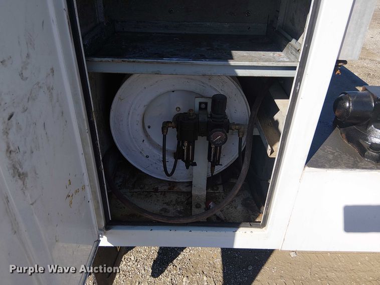 image for item NU9752 2006 Chevrolet Silverado 3500 Ext. Cab utility bed pickup truck