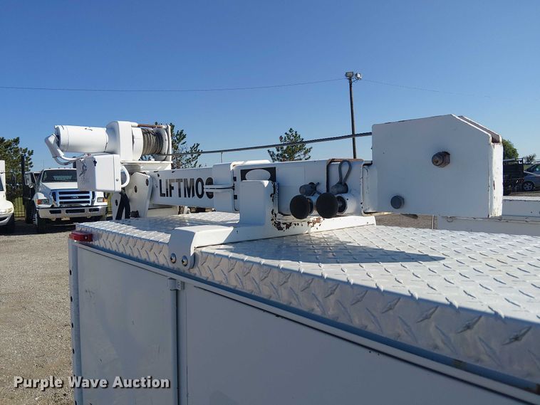 image for item NU9752 2006 Chevrolet Silverado 3500 Ext. Cab utility bed pickup truck