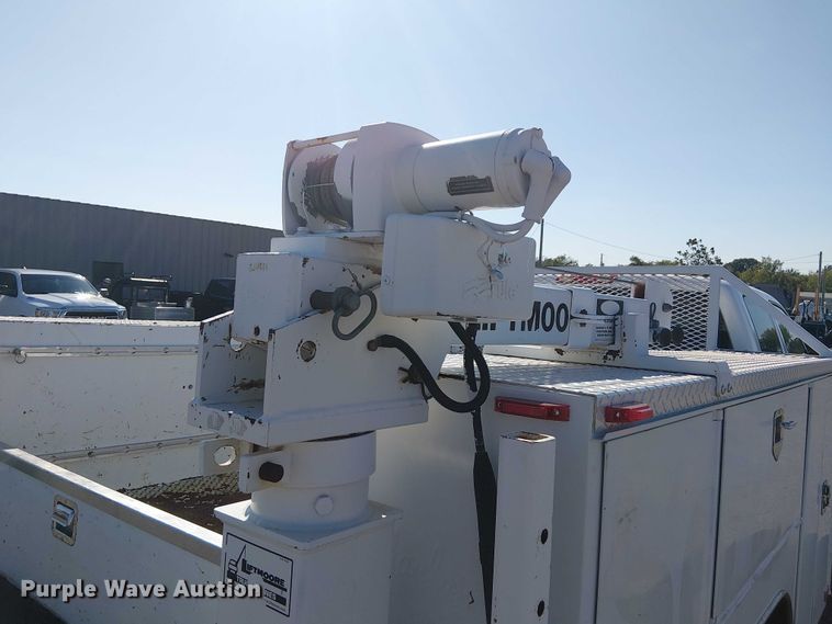 image for item NU9752 2006 Chevrolet Silverado 3500 Ext. Cab utility bed pickup truck