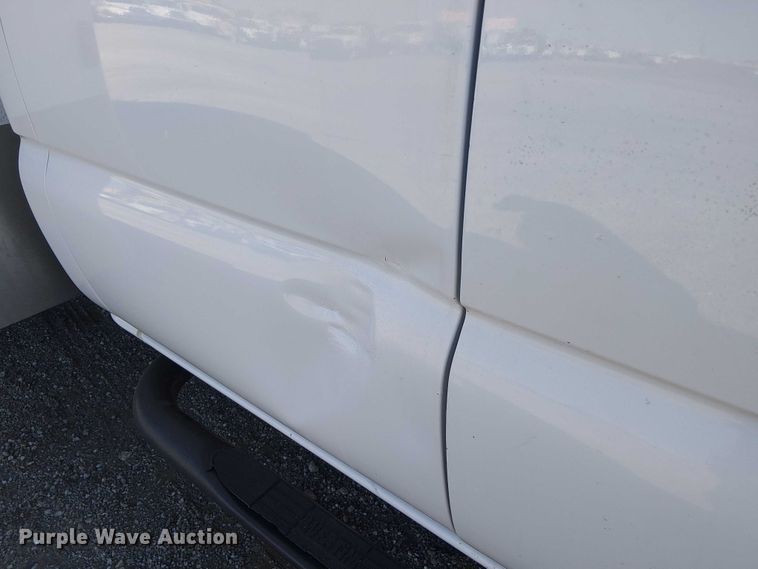 image for item NU9752 2006 Chevrolet Silverado 3500 Ext. Cab utility bed pickup truck