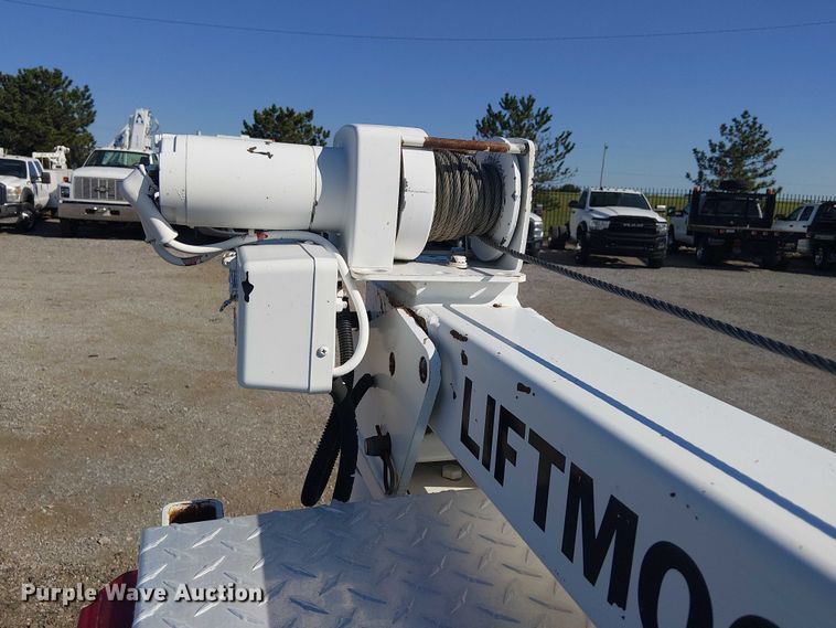 image for item NU9752 2006 Chevrolet Silverado 3500 Ext. Cab utility bed pickup truck