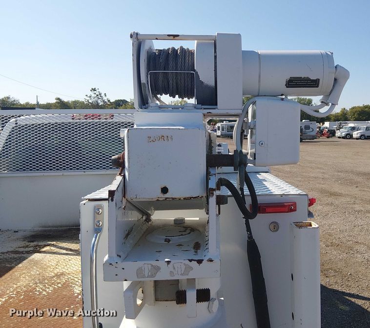 image for item NU9752 2006 Chevrolet Silverado 3500 Ext. Cab utility bed pickup truck