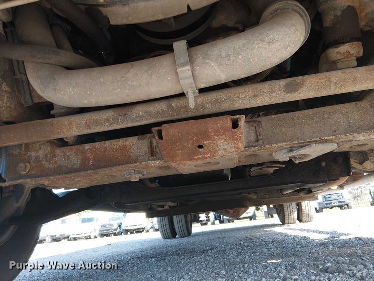 image for item NU9752 2006 Chevrolet Silverado 3500 Ext. Cab utility bed pickup truck